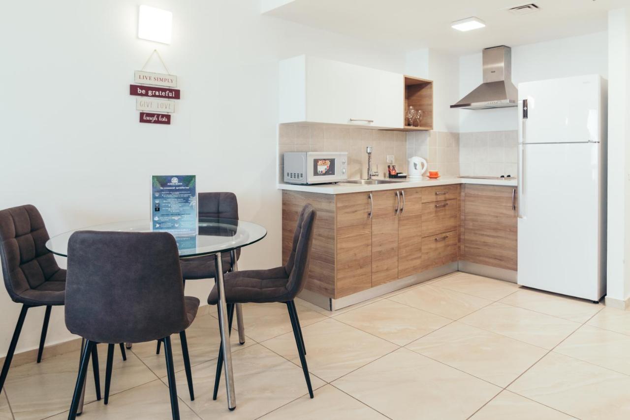 Almog Beach Apartments מגדלי חוף הכרמל חיפה Екстериор снимка