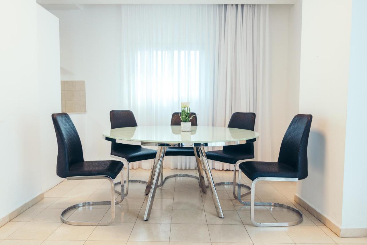 Almog Beach Apartments מגדלי חוף הכרמל חיפה Екстериор снимка