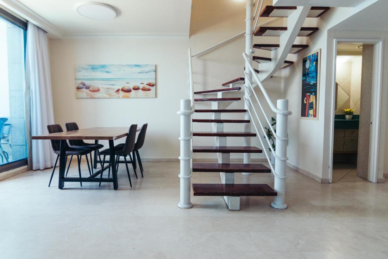 Almog Beach Apartments מגדלי חוף הכרמל חיפה Екстериор снимка