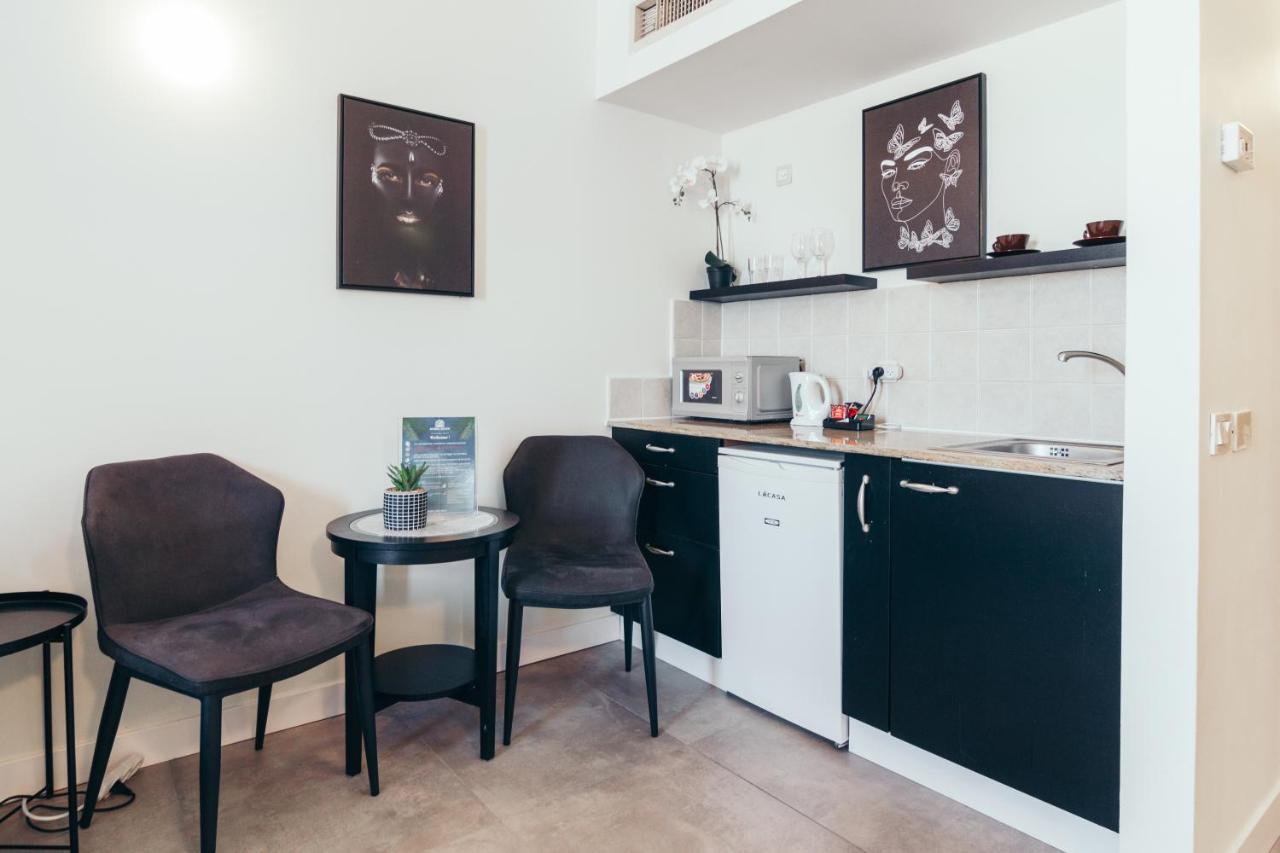 Almog Beach Apartments מגדלי חוף הכרמל חיפה Екстериор снимка