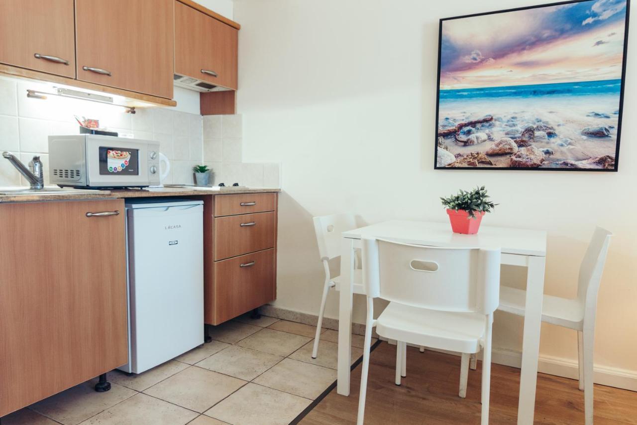 Almog Beach Apartments מגדלי חוף הכרמל חיפה Екстериор снимка
