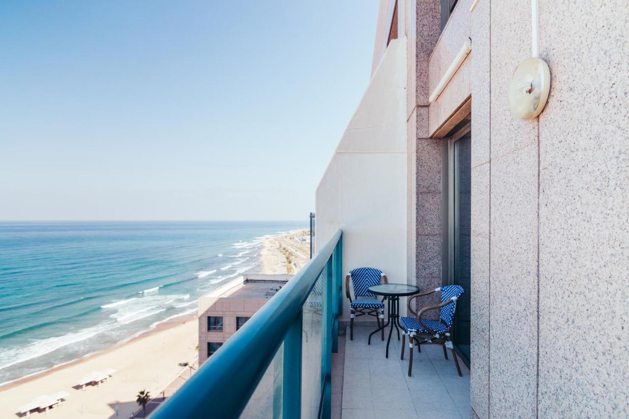 Almog Beach Apartments מגדלי חוף הכרמל חיפה Екстериор снимка