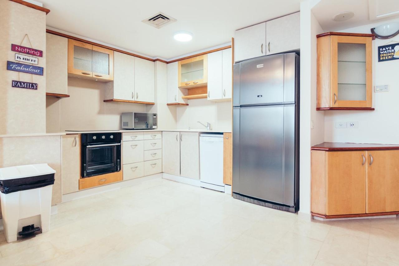 Almog Beach Apartments מגדלי חוף הכרמל חיפה Екстериор снимка