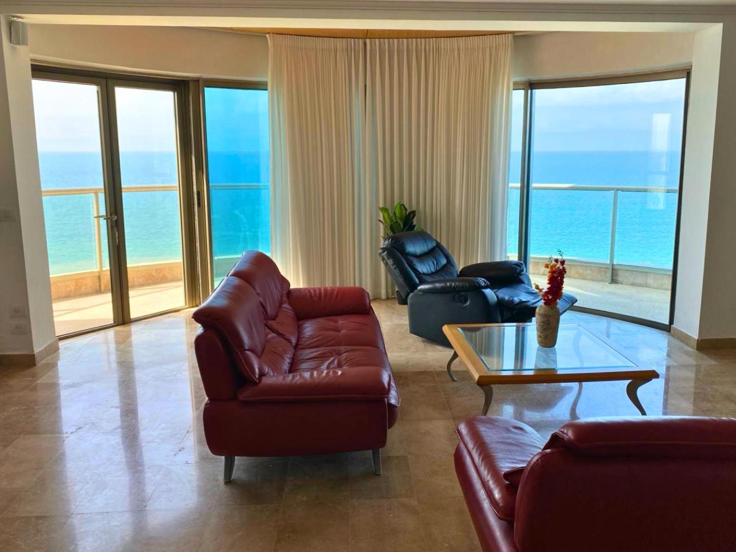 Almog Beach Apartments מגדלי חוף הכרמל חיפה Екстериор снимка