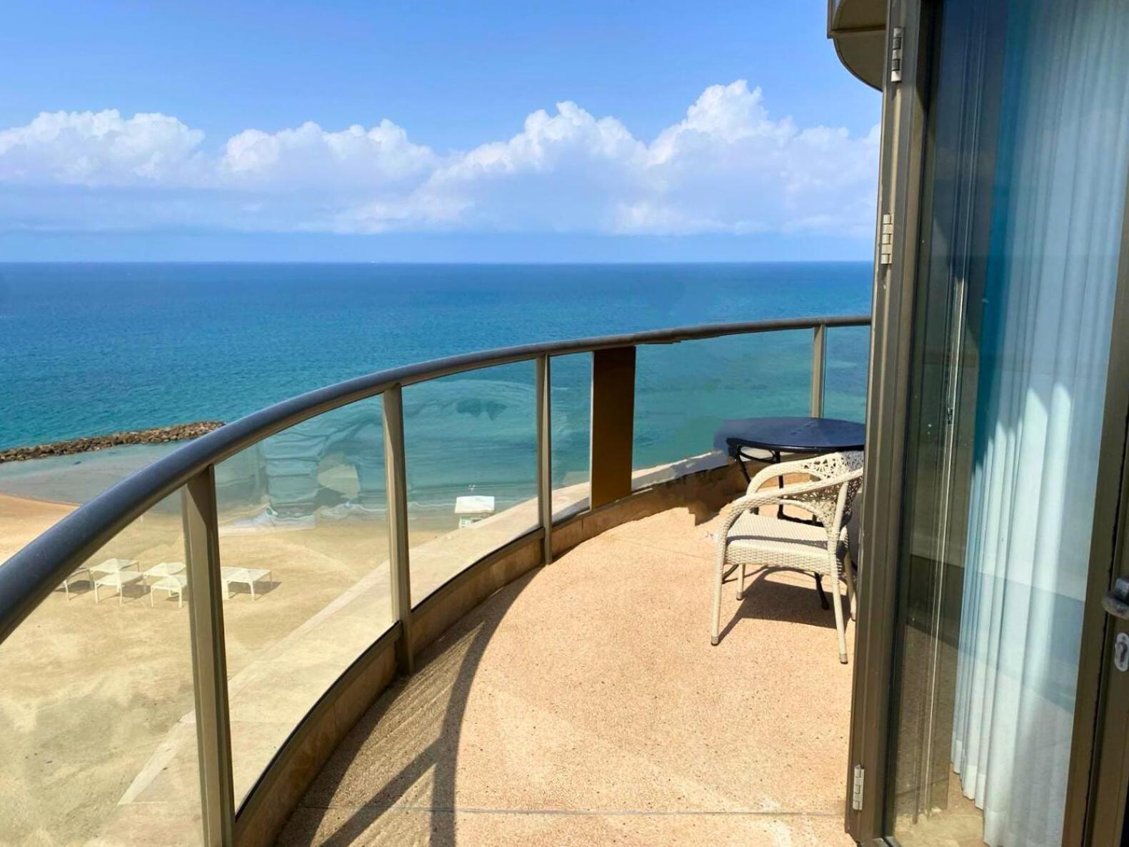 Almog Beach Apartments מגדלי חוף הכרמל חיפה Екстериор снимка