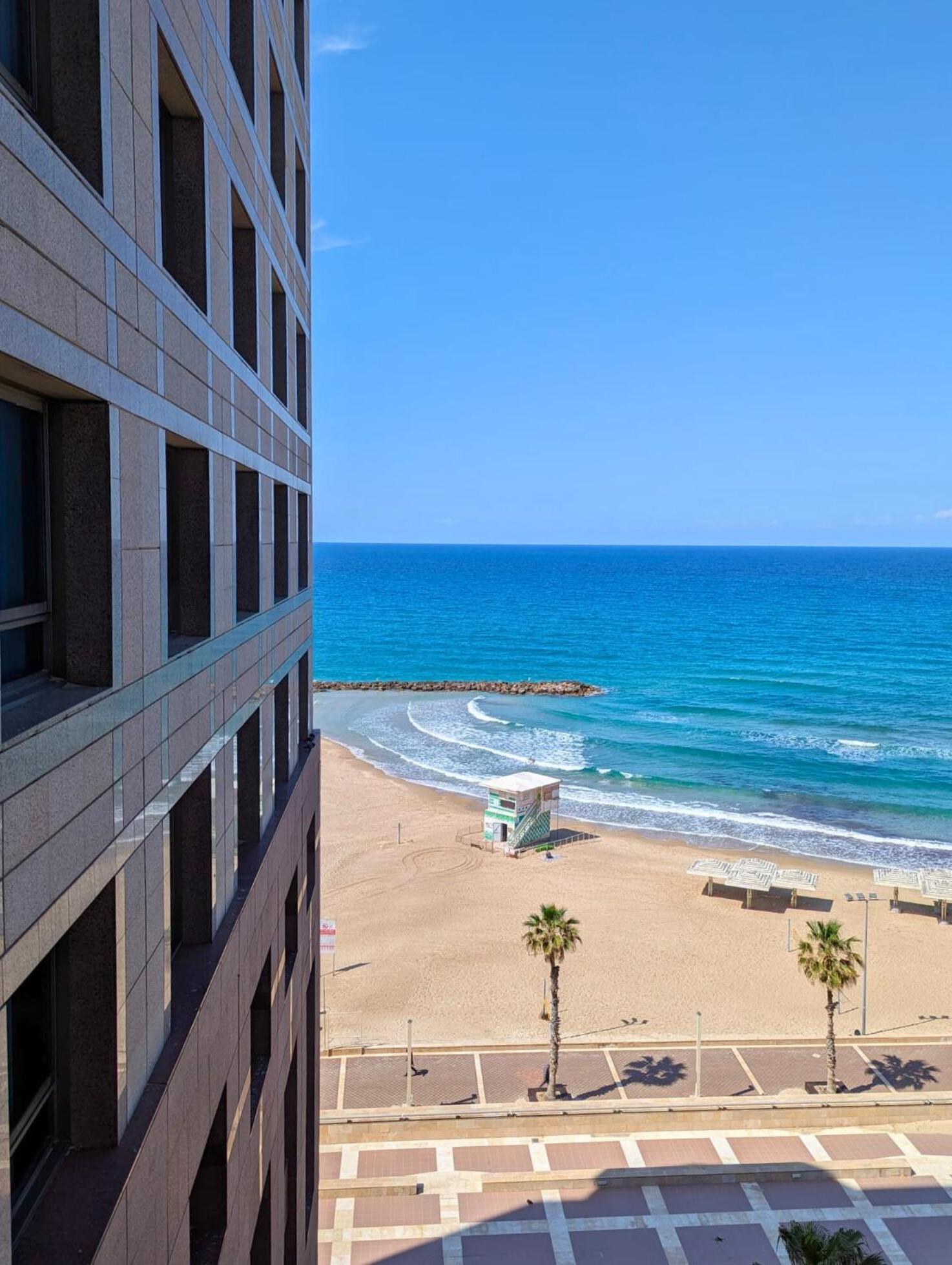 Almog Beach Apartments מגדלי חוף הכרמל חיפה Екстериор снимка