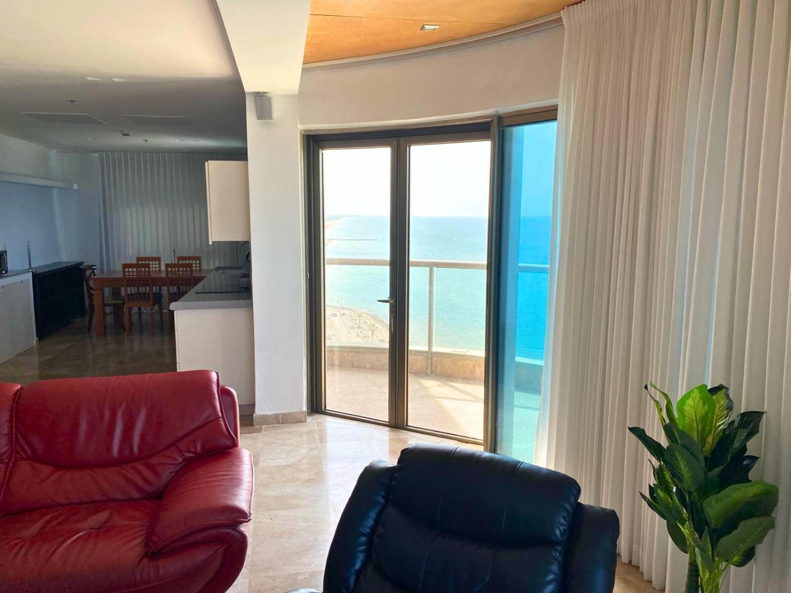 Almog Beach Apartments מגדלי חוף הכרמל חיפה Екстериор снимка