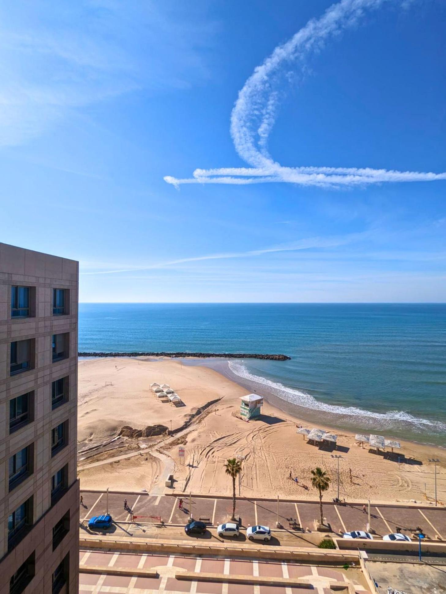 Almog Beach Apartments מגדלי חוף הכרמל חיפה Екстериор снимка