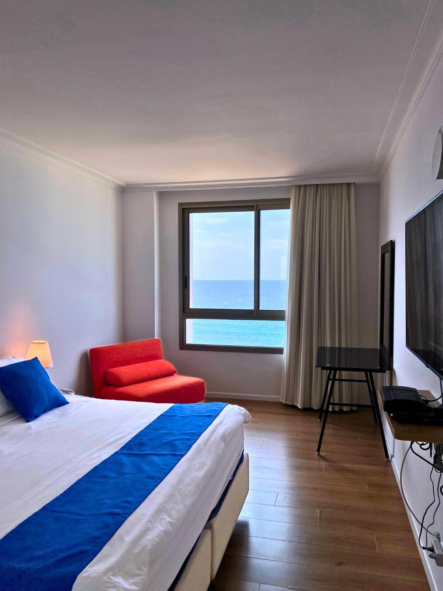 Almog Beach Apartments מגדלי חוף הכרמל חיפה Екстериор снимка